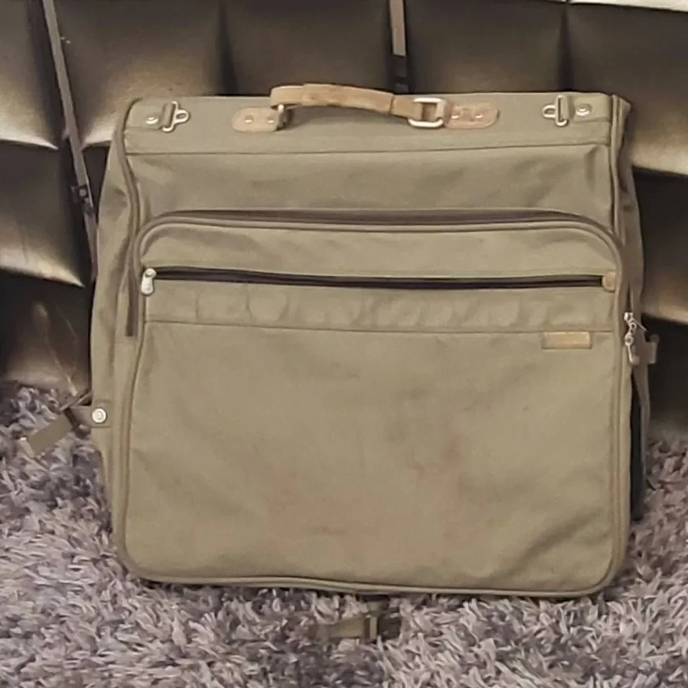 Briggs & Riley wardrobe bag